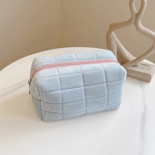 Fluffy Kosmetiktasche – Weiche Makeup Bag mit Reißverschluss | Rosa, Blau, Beige